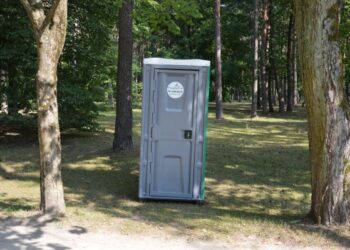 Miesto parkuose pastatyti biotualetai