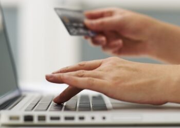 Kaip išvengti spąstų perkant internetu ar telefonu