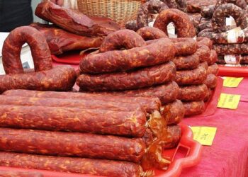 Pasaulio sveikatos organizacija: už apsirijusius mėsos ar už griežtus vegetarus?