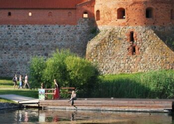 „Adventur 2016“ parodoje Trakai kviečia lėkti ant bangos