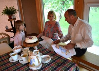 Meilė rankdarbiams gimė pravėrus močiutės lagaminą