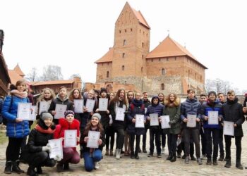 Gabių vaikų ugdymo projektas „Mąstyk, veik, bendrauk“