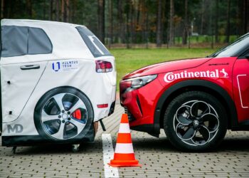„Metų automobilis 2025“: Druskininkuose pretendentai lyginosi kiloliuksais, decibelais ir metrais per sekundę