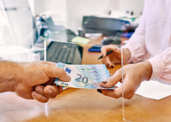 Banko paslaugos neprieinamos regionuose: žmonės pasipiktinę