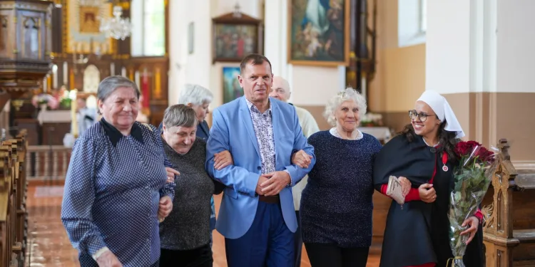 Kur senatvė turi spalvų: gyvenimas Miroslavo ir Pivašiūnų globos namuose