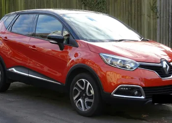 Moters paliktas užkurtas automobilis suteikė džiaugsmo vagims