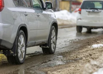 Žiemos pasekmės automobiliams – korozija ir didėjančios remonto išlaidos, kaip apsisaugoti?