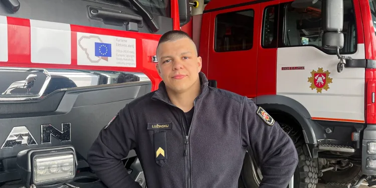 Vyriausiasis ugniagesys gelbėtojas Edgar Lužinskij